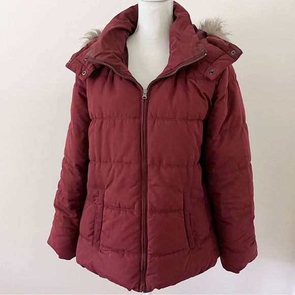 Old Navy Faux Fur Trim Puffer Coat - Picture 2 of 13